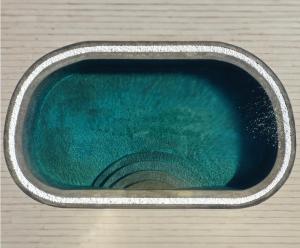 un primer plano de una piscina de agua verde en Danae Suites Santorini, en Oia