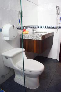 Koupelna v ubytování Hotel Del Centro + 37 fotografií