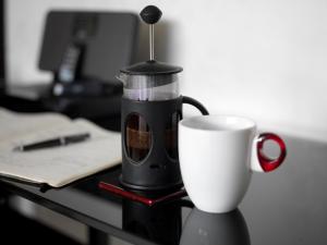 a coffee maker and a cup on a desk at B&B Rafters in Abingdon