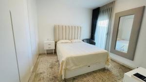 Postel nebo postele na pokoji v ubytování Estepona South bay
