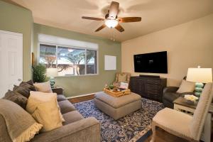 a living room with a couch and a flat screen tv at Mesquite 2BR Townhome with Pool & Gym Access in Mesquite