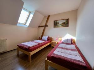Posteľ alebo postele v izbe v ubytovaní Pension Fortuna