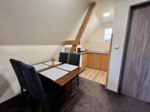 Kuchyň nebo kuchyňský kout v ubytování Pension Fortuna + 37 fotografií