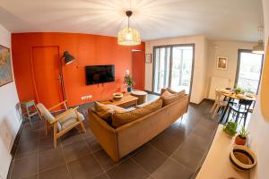 a living room with a couch and a tv at La Ruche des carrés - T3 vue panoramique in Annecy