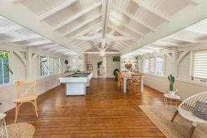 Posezení v ubytování VILLA HOLIDAYS - Piscine + Vue sur mer + Accès randonnée