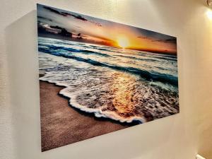 a picture of the beach with the sunset at Suite Rapallo Centro - Mare & Wifi in Rapallo