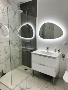Bathroom sa Chambre d'hôte indépendante - Calme - Parking - Climatisation - SDB privée