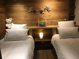Posteľ alebo postele v izbe v ubytovaní Appartement cosy pour 6 personnes avec parking au Grand-Bornand - FR-1-467-84