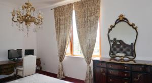 a room with a dresser and a mirror and a window at RADOVICI LUX APARTMENTS in Radovici