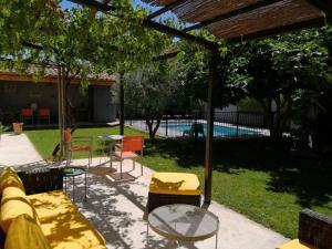 Πισίνα στο ή κοντά στο Beautiful vacation rental with private pool in the heart of the city of Avignon, sleeps 8.