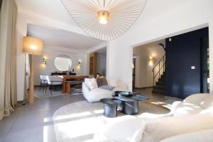 Χώρος καθιστικού στο Beautiful vacation rental with private pool in the heart of the city of Avignon, sleeps 8. +41 φωτογραφίες