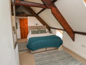 a bedroom with a large bed in a attic at Lands House in Bideford +36 photos
