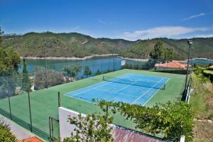 Facilități de tenis și/sau squash la sau în apropiere de Apartamentos do Lago