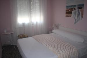 Postel nebo postele na pokoji v ubytování Hostal Isabel II