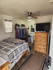 Ένα ή περισσότερα κρεβάτια σε δωμάτιο στο Summer Creek Cabins