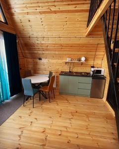 A kitchen or kitchenette at Welcome Cottage