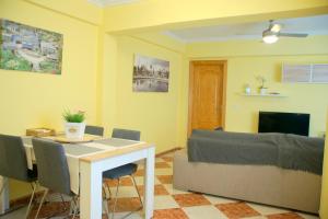 TV a/nebo společenská místnost v ubytování Almarya, a un paso del Mediterráneo