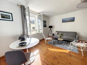 Coin salon dans l'établissement Appartement Granville, 2 pièces, 2 personnes - FR-1-361-428