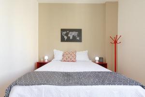 Giường trong phòng chung tại Dona Acibe Apartments by BnbHost