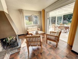 Fotografia z galérie ubytovania Grande Maison Familiale à 100m de la Plage - Jardin, Véranda, Wifi et Confort Moderne - FR-1-361-466 v destinácii Jullouville-les-Pins