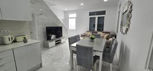 a kitchen and dining room with a table and a kitchen and a living room at Casa da Loba in Funchal