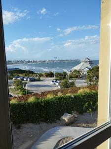 - une vue depuis la fenêtre d'un parking dans l'établissement Ili Ili Hotel Boutique, à Mar del Plata