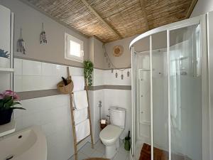 Fotografia z galérie ubytovania Maison de village climatisée 4 pers avec cour privative au cœur des Saintes-Maries-de-la-Mer - FR-1-475-112 v destinácii Saintes-Maries-de-la-Mer + 2 fotografie