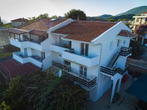 an aerial view of a white house at Apartments Andrović in Ulcinj