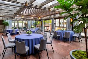 Restoran või mõni muu söögikoht majutusasutuses Hotel 1000, LXR Hotels & Resorts