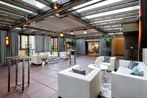Istumisnurk majutusasutuses Hotel 1000, LXR Hotels & Resorts