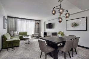 Istumisnurk majutusasutuses Hotel 1000, LXR Hotels & Resorts