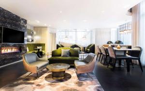 Posezení v ubytování Hotel 1000, LXR Hotels & Resorts