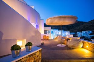 Uma área de estar em Blue Sand Boutique Hotel & Suites