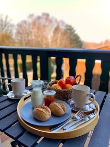 a table with a plate of food and a basket of fruit at Vanilla Hof in Wethau