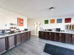 Köök või kööginurk majutusasutuses Travelodge by Wyndham Welland