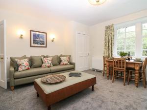 a living room with a couch and a table at Middle Cottage - Tarvit in Cupar