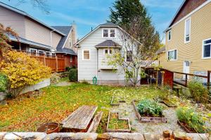 a yard with a bench and a house at Sunnyside Up in Seattle