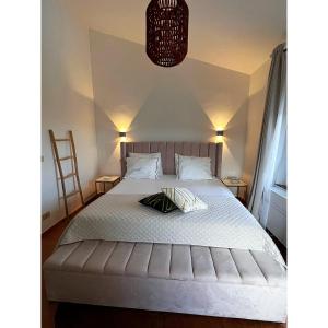 Posteľ alebo postele v izbe v ubytovaní Villa Casa Collina Castelfalfi with amazing salt waterpool & AIRCO & VIP service