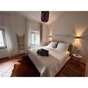Posteľ alebo postele v izbe v ubytovaní Villa Casa Collina Castelfalfi with amazing salt waterpool & AIRCO & VIP service