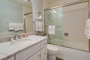 Ένα μπάνιο στο Lake Tahoe Gem with Furnished Deck and Water Views! +24 φωτογραφίες