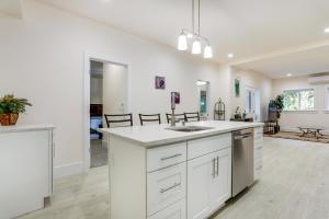 Gallery image of Modern Bellevue Home 10 Mi to Downtown Seattle! in Bellevue +19 photos