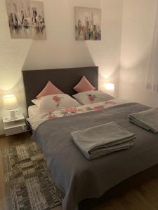 Ένα ή περισσότερα κρεβάτια σε δωμάτιο στο Apartman Tip Top