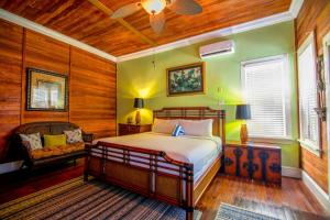Ένα ή περισσότερα κρεβάτια σε δωμάτιο στο Ambrosia Key West