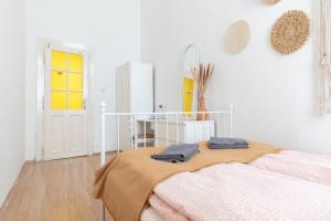 Posteľ alebo postele v izbe v ubytovaní Gellerico Rooms at Rákóczi Square