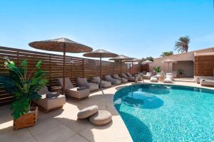 Bazén v ubytování Oasis Hotel Prasonisi nebo v jeho okolí