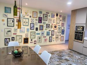a dining room with a table and a wall of pictures at Habitación privada 2 Cali in Cali