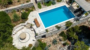 an overhead view of a swimming pool in a house at Vila Perla in Vela Luka