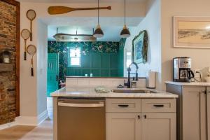 Dapur atau dapur kecil di Sophisticated Elegance in Pghs Most Scenic Locale +92 gambar