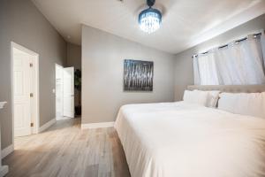 Contemporary Home - Close To The Las Vegas Strip