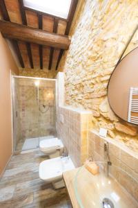 a bathroom with two toilets and a sink and a mirror at Agriturismo Fonte Belvedere in Collesalvetti